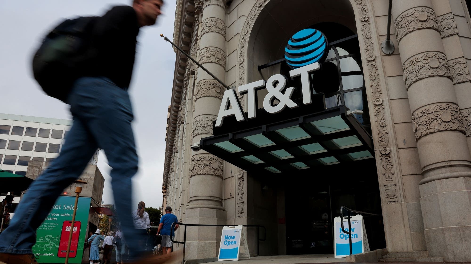 AT&T's service bundles make for an earnings boon