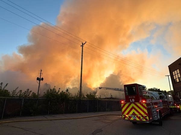 Northeast Minneapolis fire destroys multiple buildings