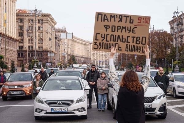 A nation pauses: Ukraine’s daily moment of remembrance endures through intensified Russian attacks