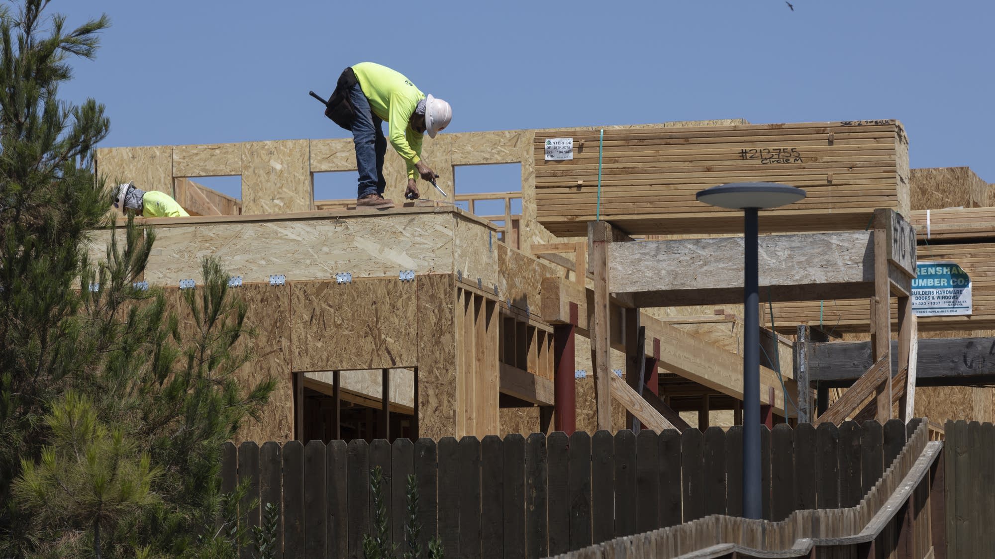 How immigration crackdowns are tightening the construction labor market