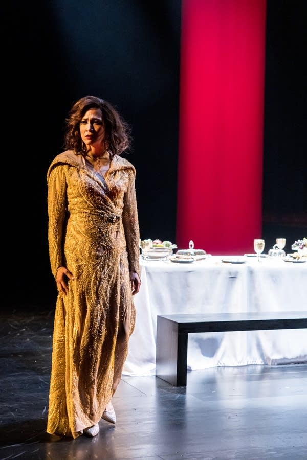 08b8c3-20260204-meghan-kreidler-acting-as-lady-macbeth2-600 The stars of Guthrie's "Macbeth" kiss the First Lady Panther