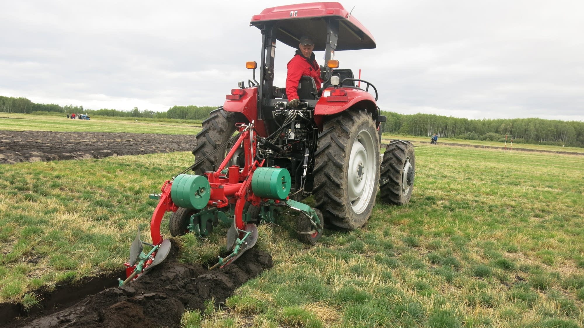 Plow and the stars World’s best plowmen dig the competition in