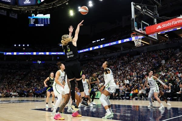Minnesota Lynx top Dallas Wings 96-71, begin prep for postseason run with Phee's return
