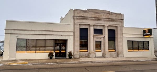 The facade of a Bravera Bank 