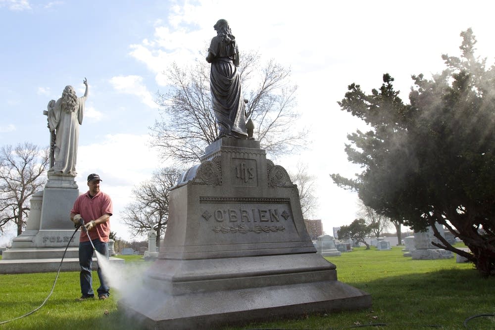 Grave grooming