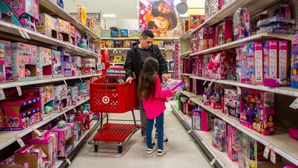 Consumer spending picks up in November