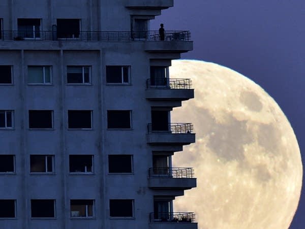 Coffee Break: Supermoon