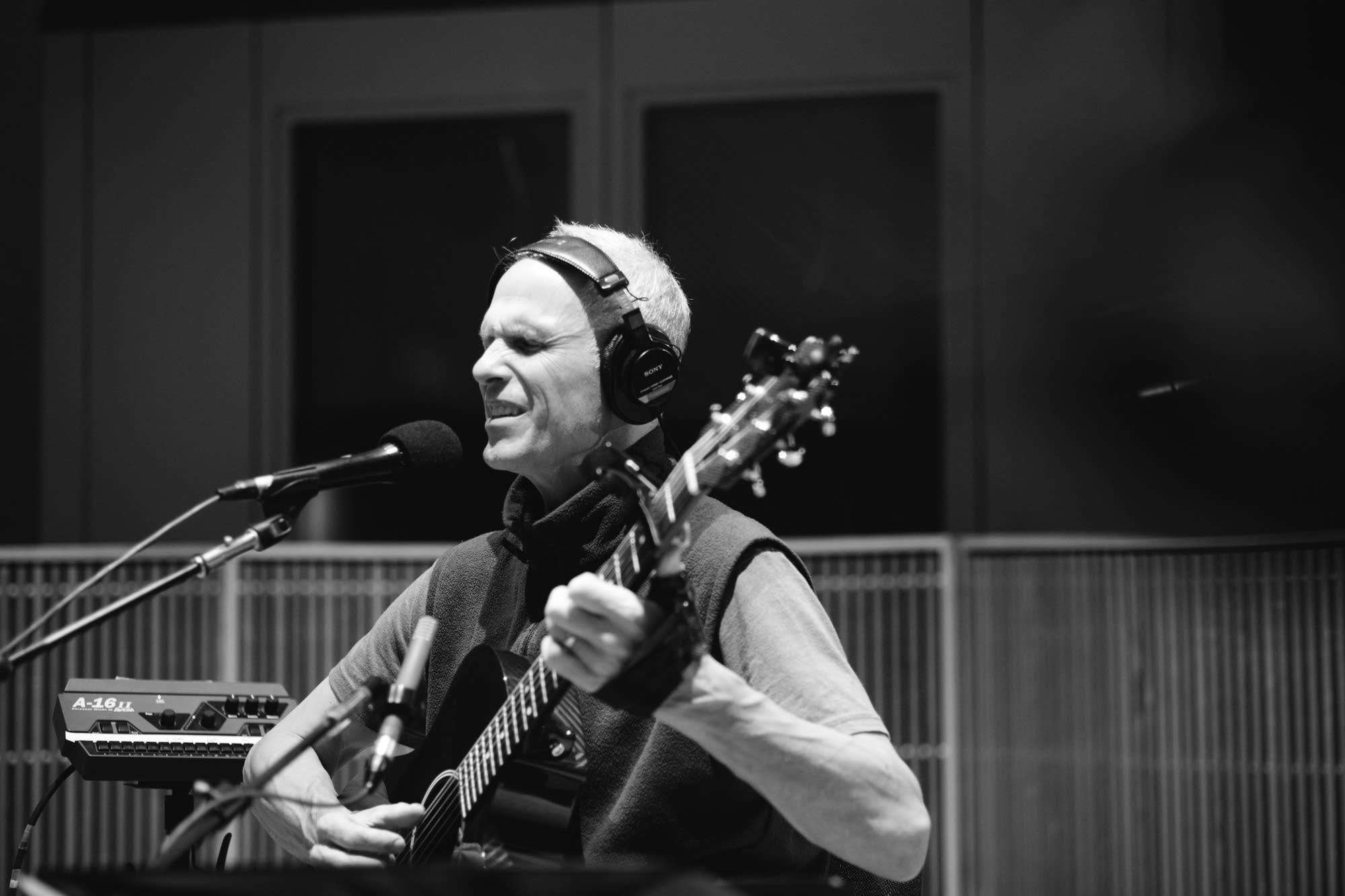 Peter Mayer performs at Radio Heartland The Current