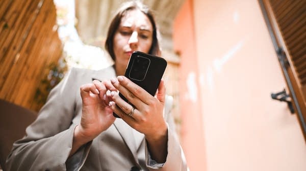 This labor market is ripe for job scams 