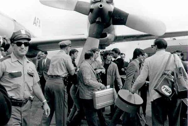 beatlesairport2