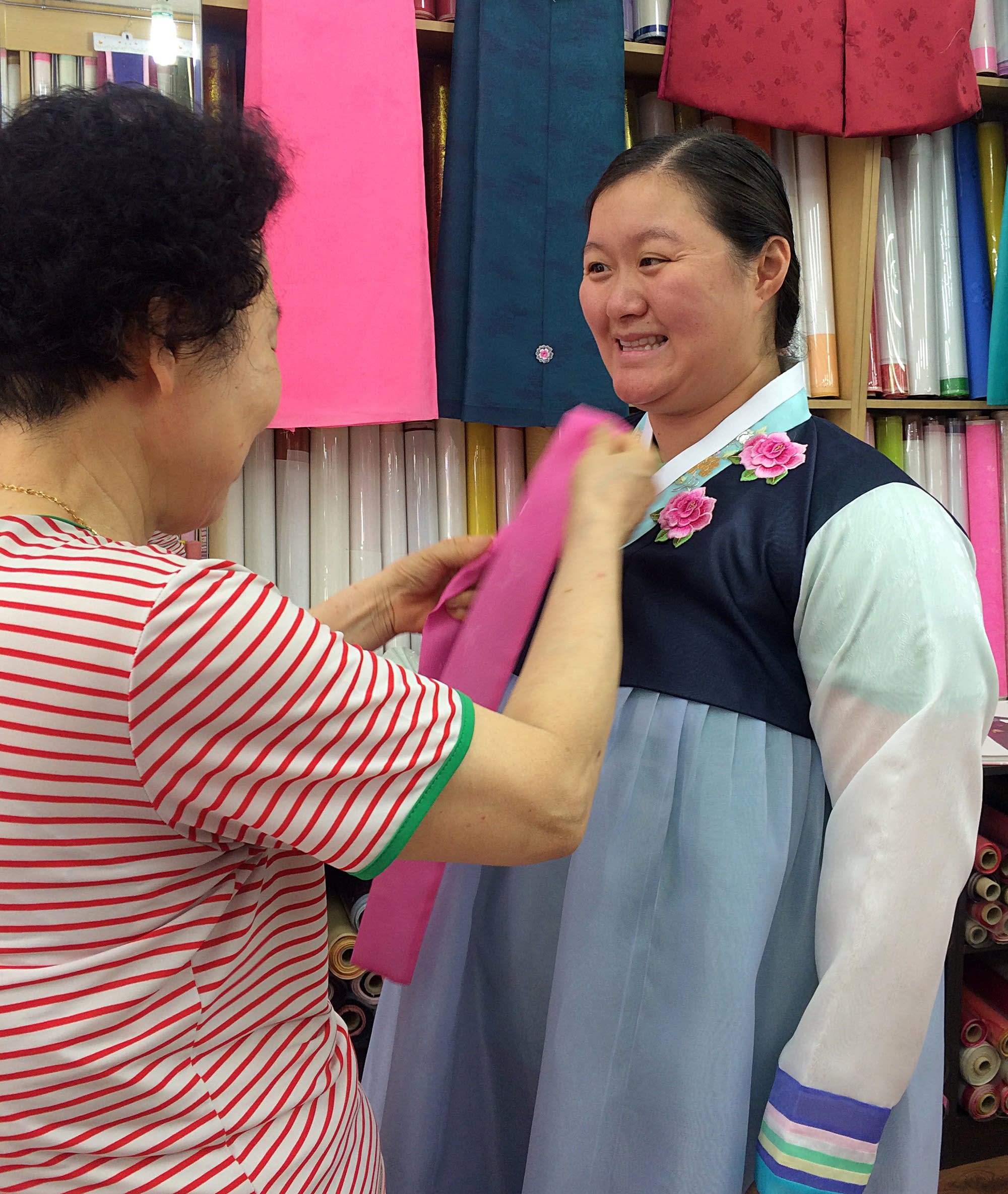 âMegan Arnesen tries on a custom hanbok