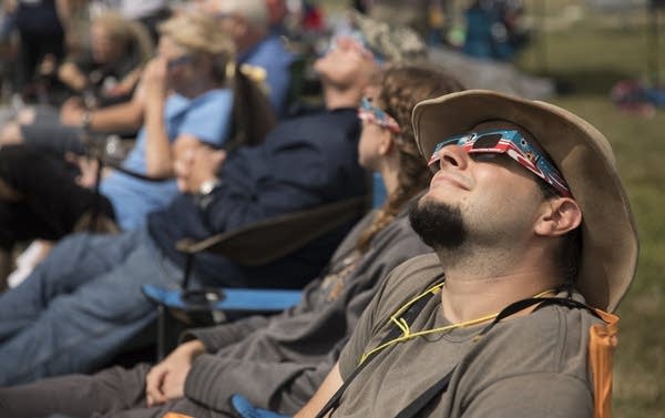 Monkey selfies, eclipse, bitcoin, Lauer top Google in 2017