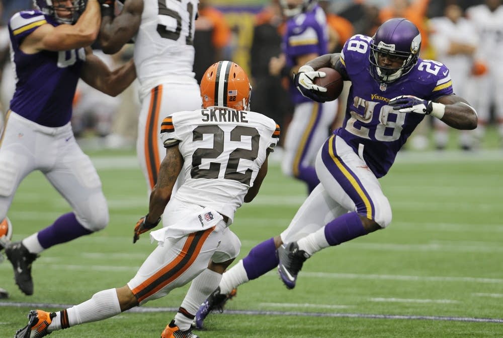 Buster Skrine, Adrian Peterson