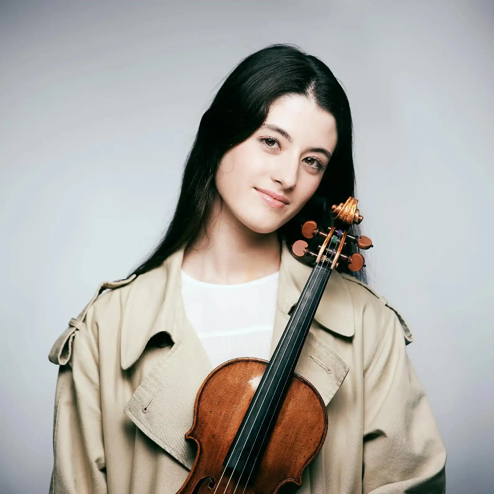 María Dueñas plays her calling card