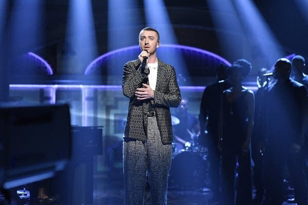 SATURDAY NIGHT LIVE -- Sam Smith performs "Pray" in Studio 8H on October 7, 2017.