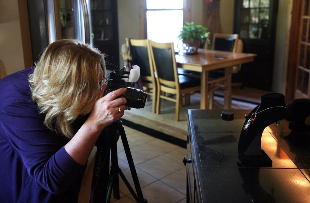 Photographing jewelry