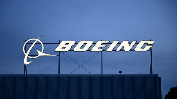 Boeing revenue falls 