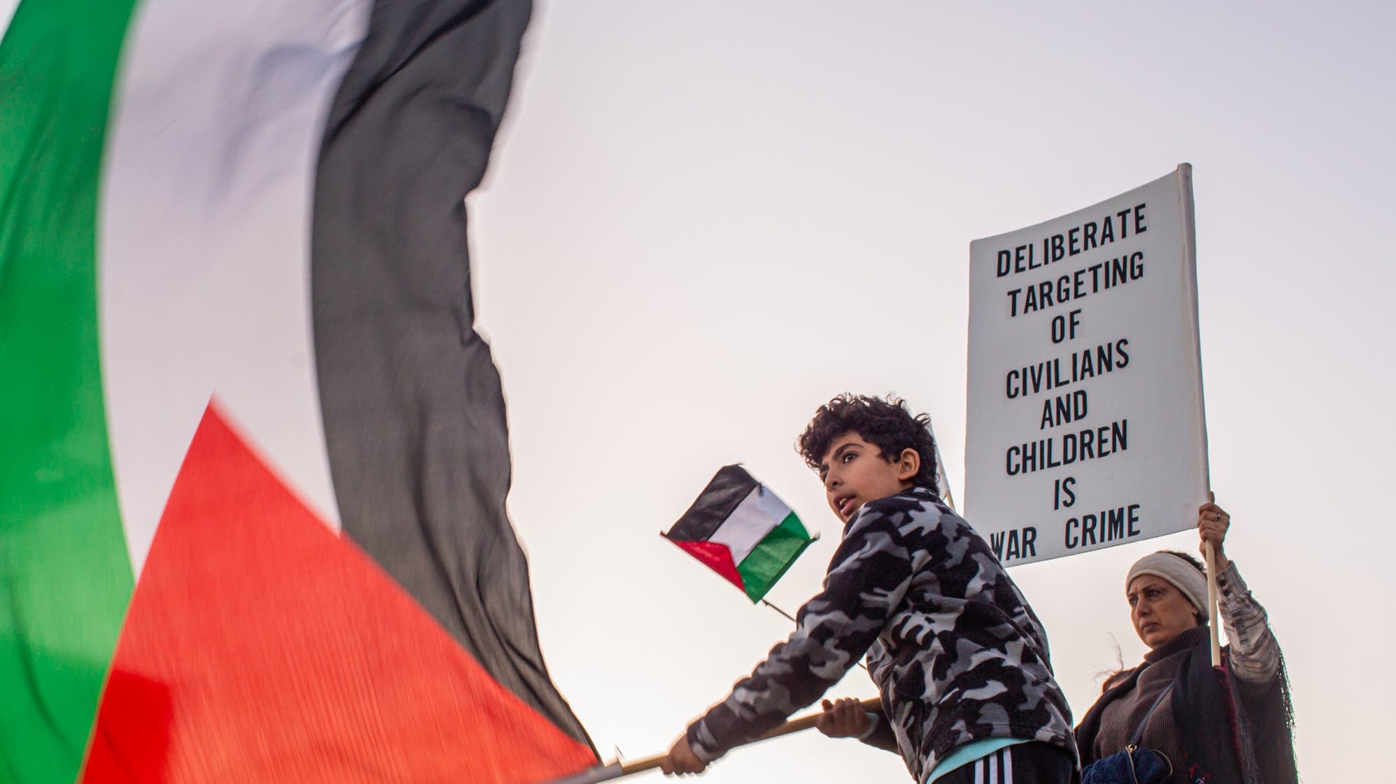 Hundreds gather in Minneapolis Monday night in support of Palestine