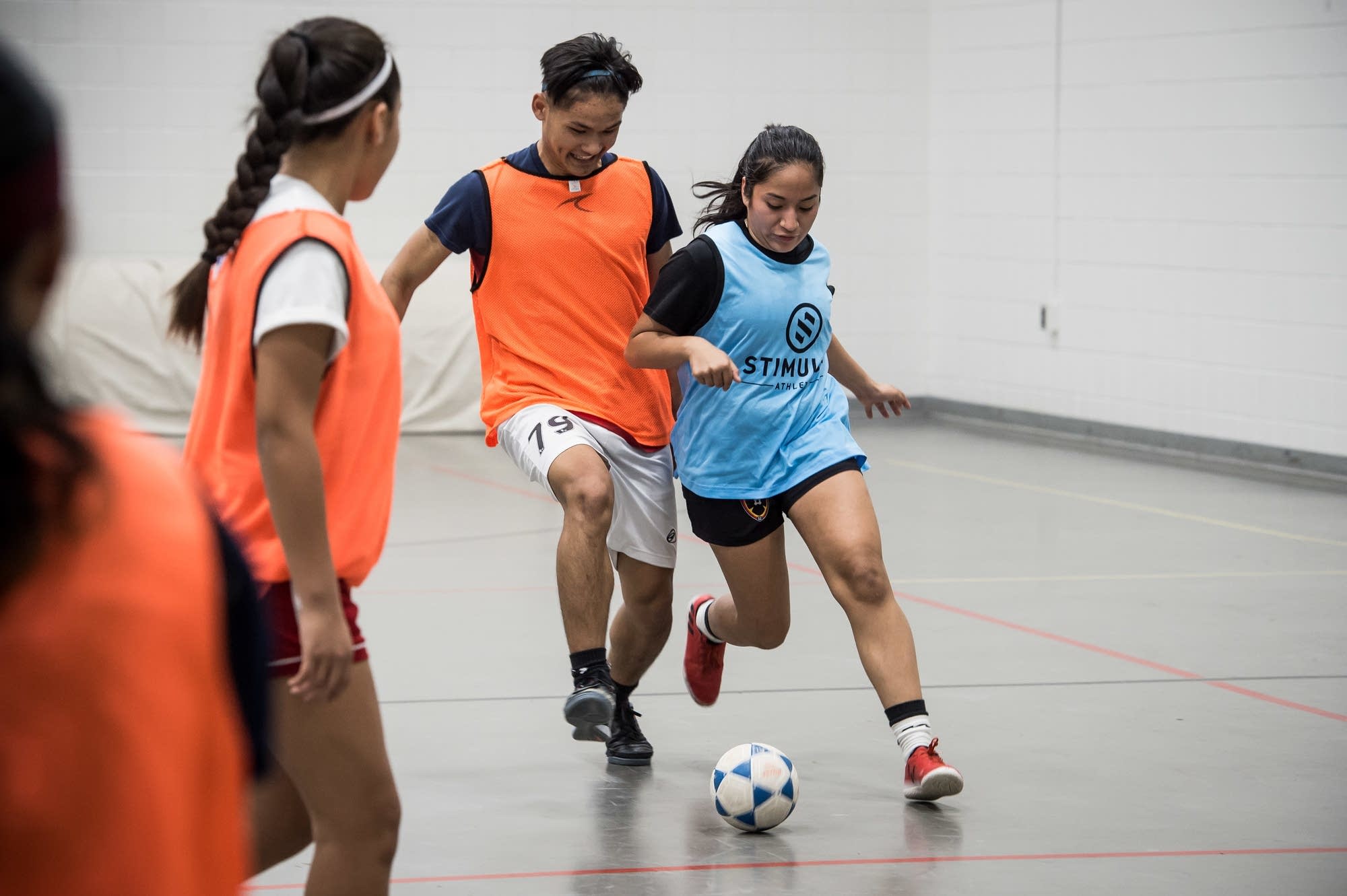 Diana Rodriguez advances the play against Pa Sad Tit during practice.