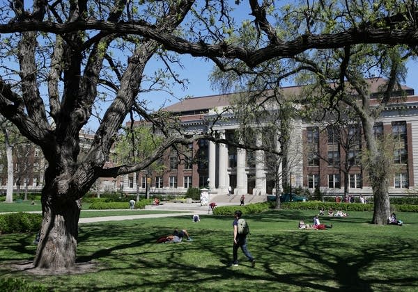 Students on the mall