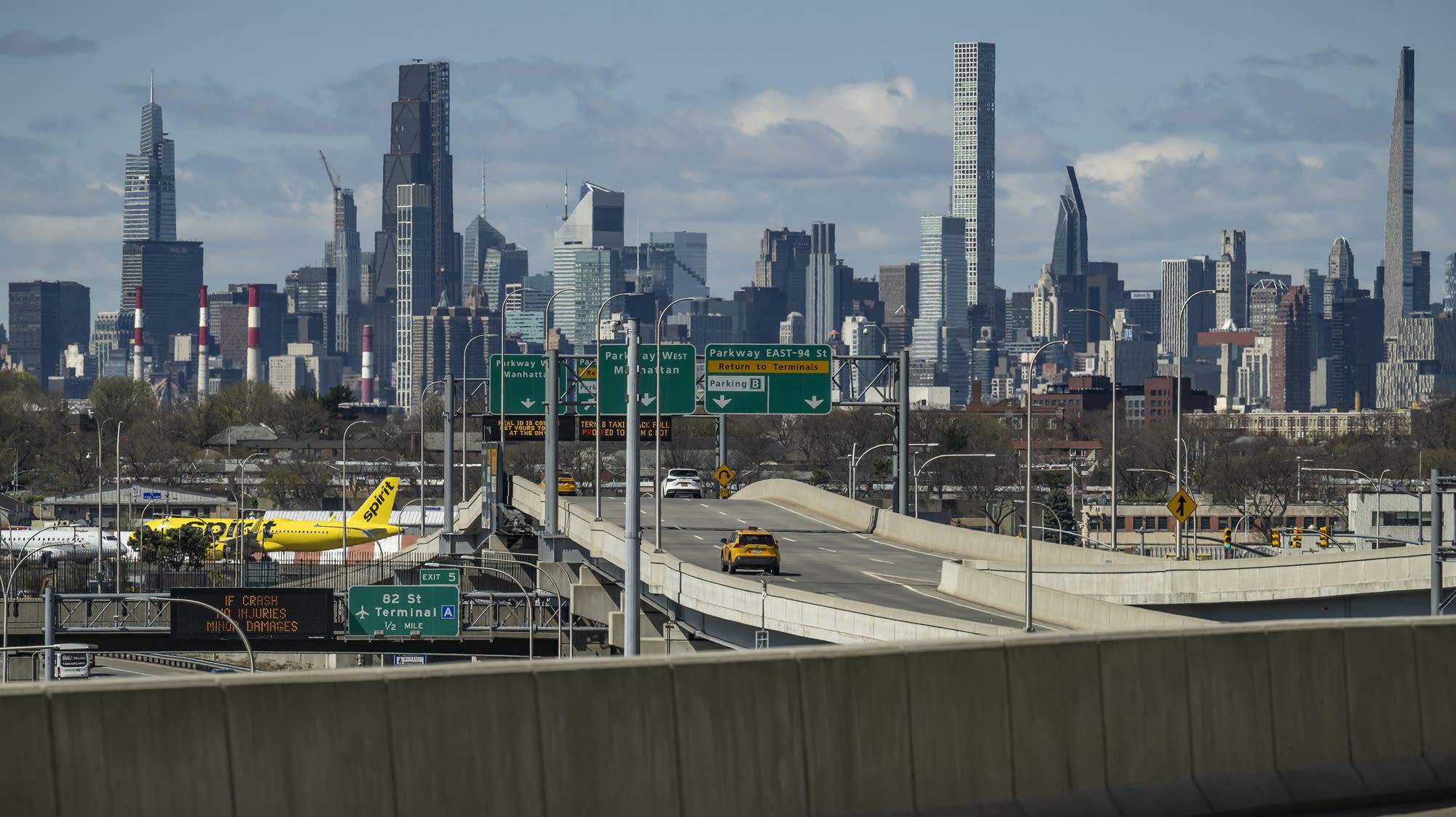 Spirit to auction $80 million in takeoff and landing slots at LGA