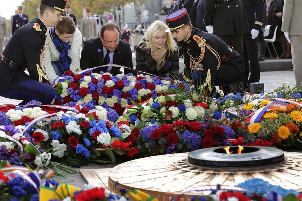 Hollande and children of soldiers