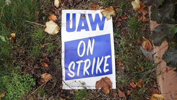 UAW reaches deals with Detroit’s Big Three