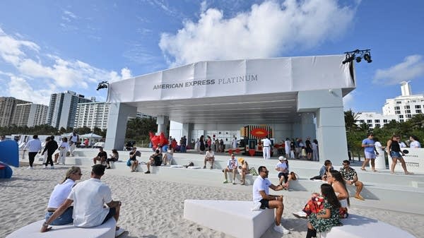 American Express partnered with PlayLab to create an installation The Miami Beach EDITION in 2023.