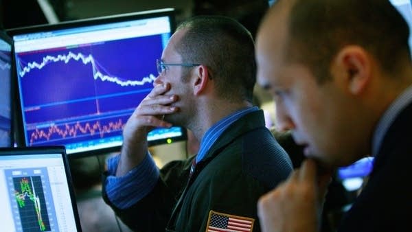 Dow loses 1,200 points, bond yields tumble as oil crashes