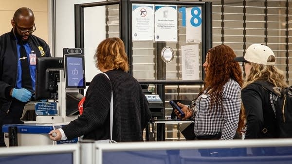 Travelers aren't big fans of TSA's facial recognition program, report finds