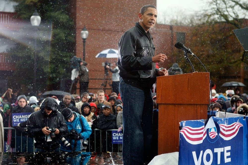 Obama campaigns in the rain in Pennsylvania