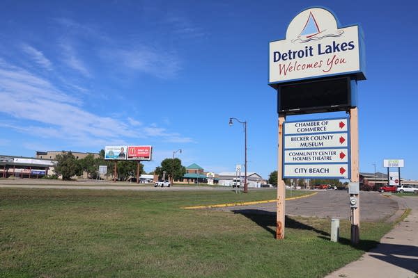 A welcome sign to a city