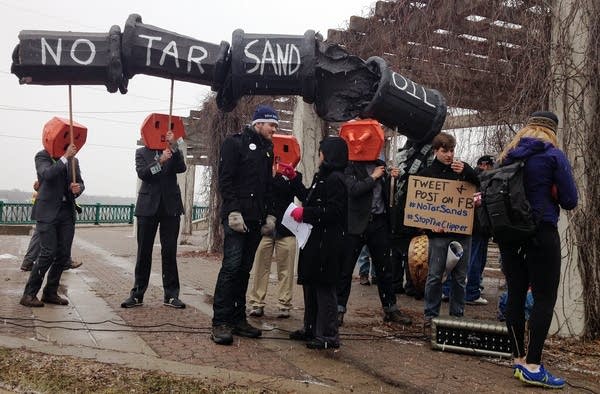 Activists protest piping more oil from Canada