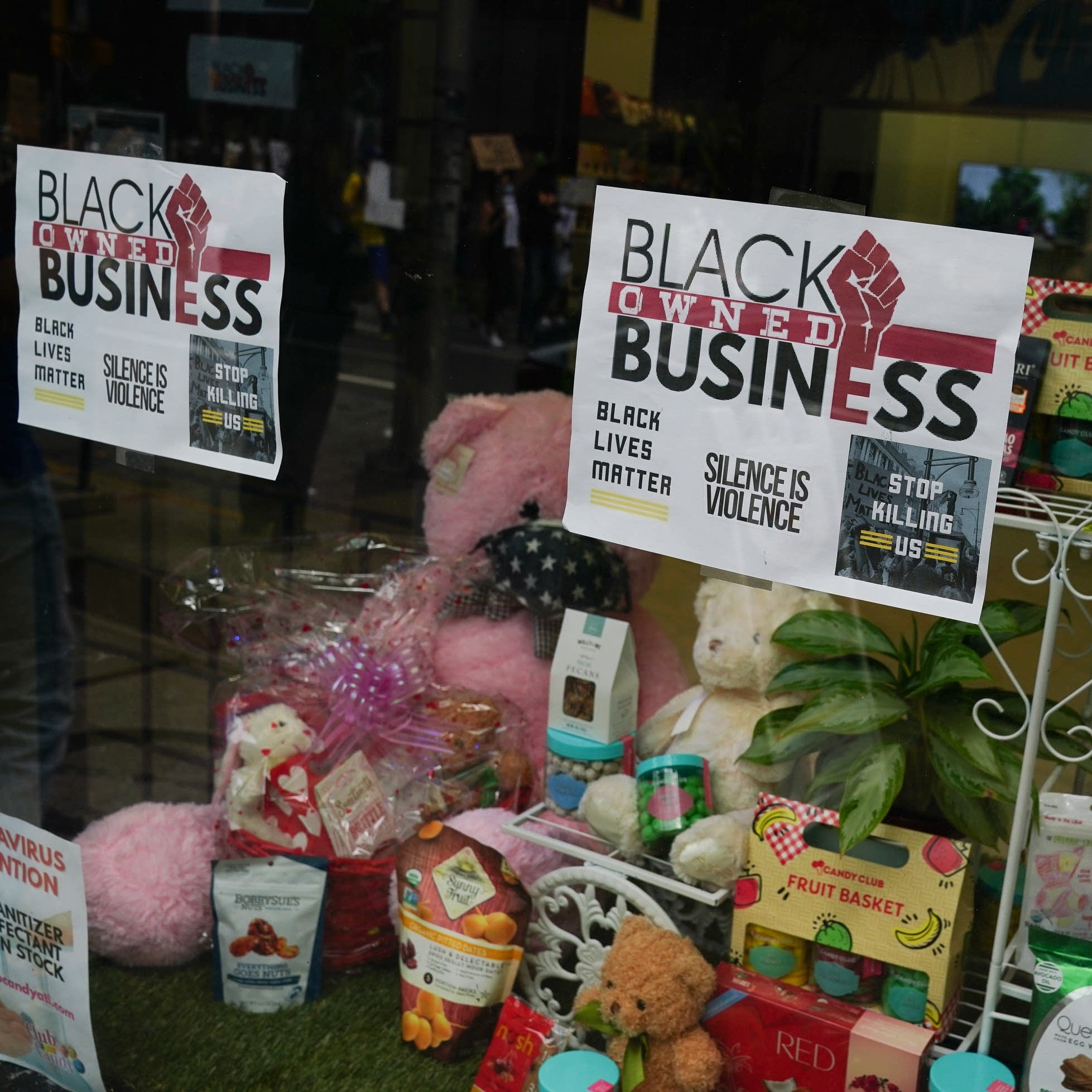 cover of episode Black-owned businesses weather yo-yoing support