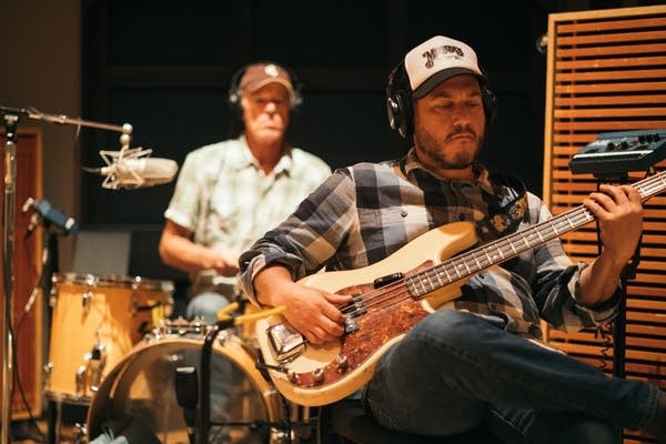 Jeffrey Foucault performs at Radio Heartland