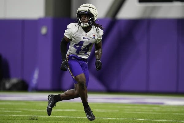 Vikings sign Josh Metellus to contract extension 