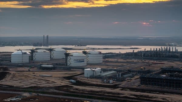 Natural gas is produced as a byproduct of crude oil drilling, especially in the Permian Basin. It would be difficult to plateau oil drilling while growing natural gas output.