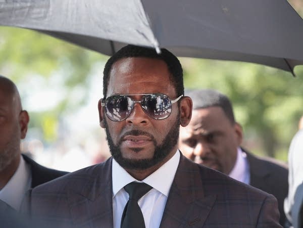 R. Kelly a no-show in court on Minnesota solicitation charge