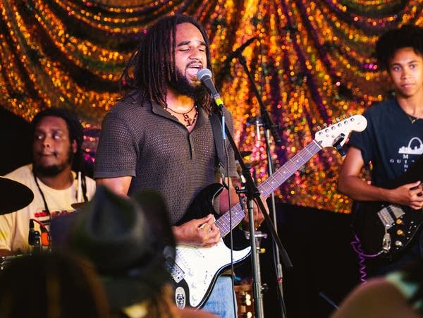 brandyn tulloch and his band performing