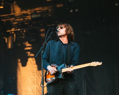 the band geese performing on stage