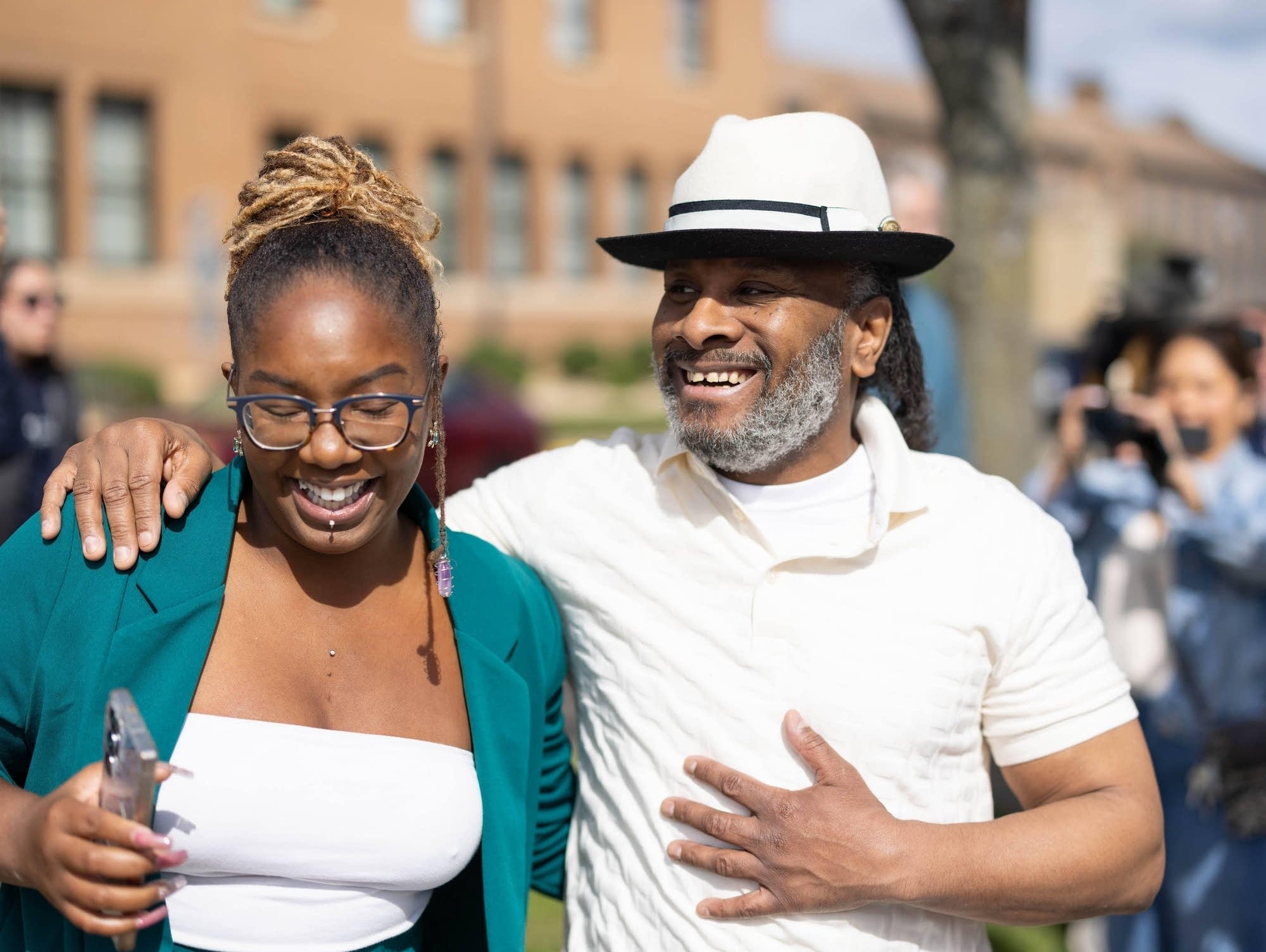 c262e6-20250904-a-man-wearing-