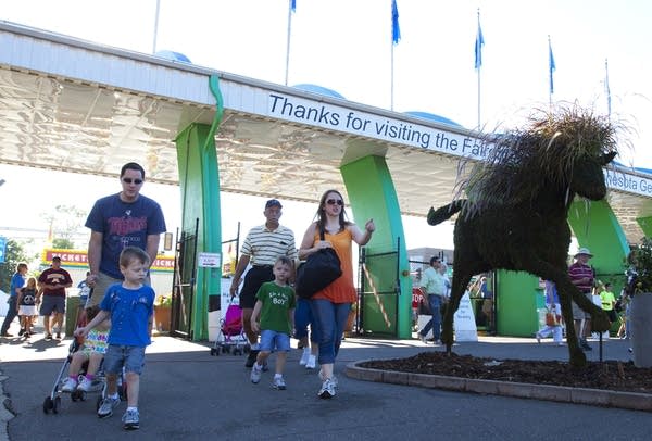 Fairgoers arrive