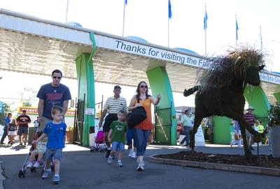 Fairgoers arrive
