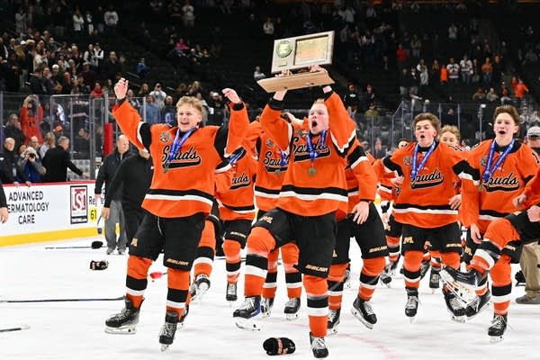 Warroad, Moorhead capture high school boys state hockey championships 