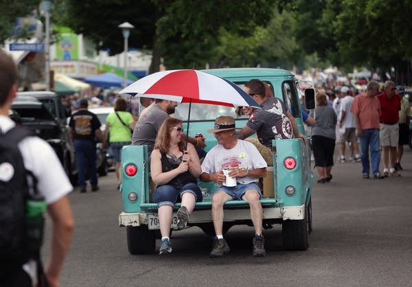 Traveling by tailgate