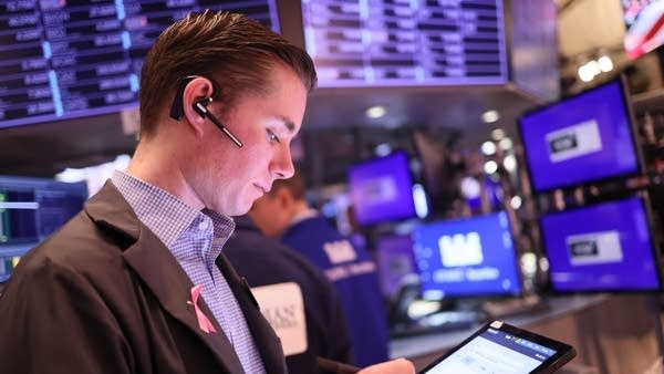 Wall Street rallies on inflation