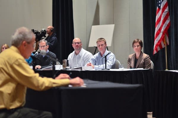 Pipeline hearing draws support, opposition