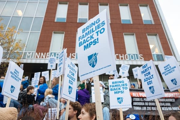 Minneapolis educators, school district announce tentative contract deal, averting strike