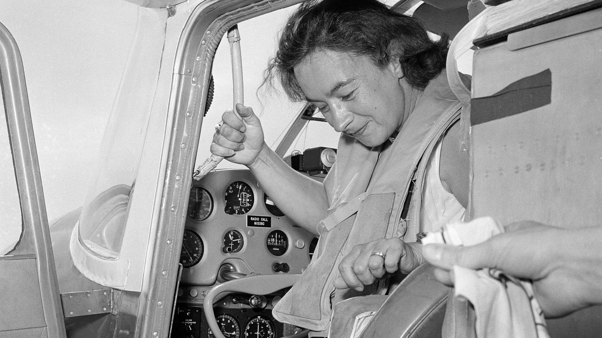 first-woman-to-fly-around-the-world-solo-dies-mpr-news