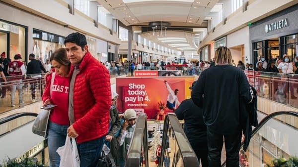 Americans keep spending, despite higher prices